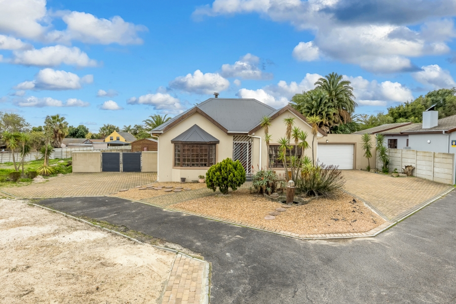 4 Bedroom Property for Sale in Amandelsig Western Cape